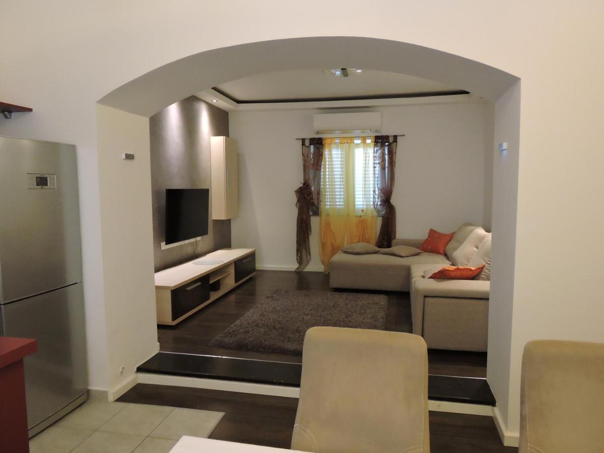 Apartman Breza Шибеник Екстер'єр фото